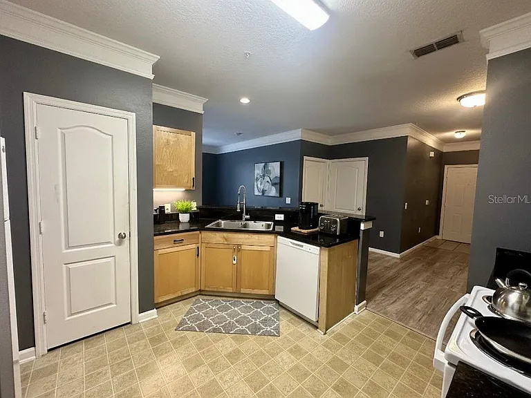 8836 Villa View Cir #208 — Photo 5