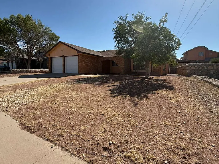 1670 Jones Ln — Photo 2