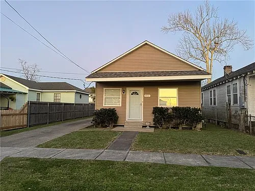 511 Avenue B Photo 1
