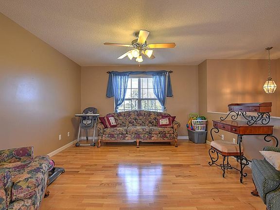4th image of 133 Townsend Rd