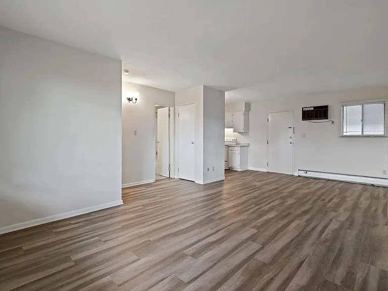 515 Riverview Dr #204 — Photo 2