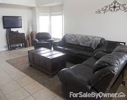 Living room
						:
						Fully furnished option available