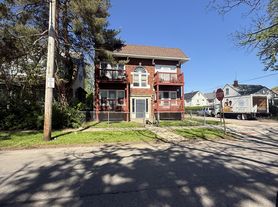 3412 E 147th St, Cleveland, OH