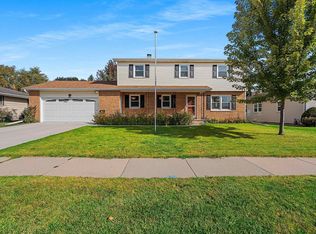 876 W 19th Ave, Oshkosh, WI 54902