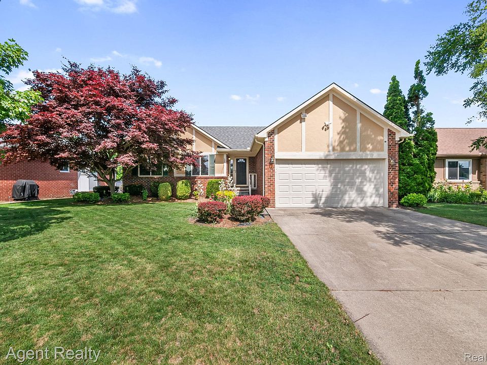 1st image of 52806 Muirfield Dr