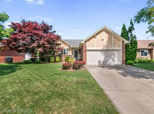 52806 Muirfield Dr, Chesterfield, MI 48051