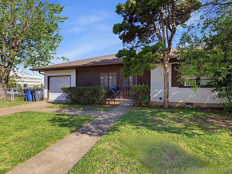 1919 E 13th St — Photo 15
