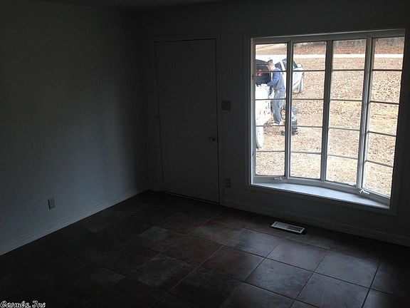 5th image of 18 Pottawattamie Dr