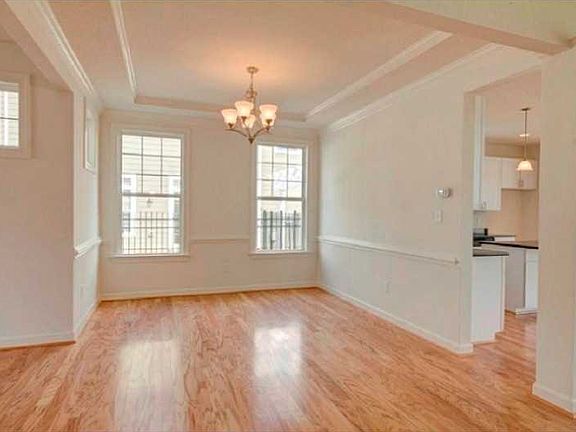 5th image of 5561 Botanical Dr
