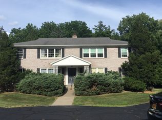 16 Regina Ct APT 1, Delmar, NY 12054