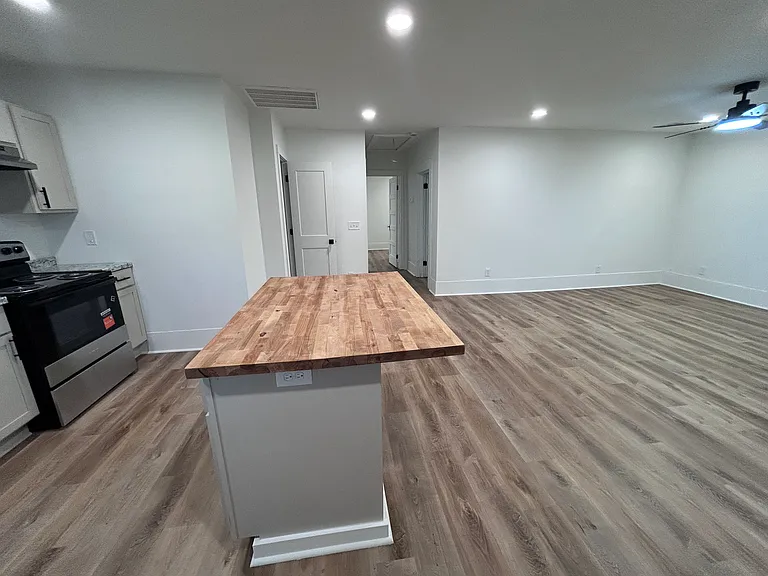 112 Moore Ave — Photo 13