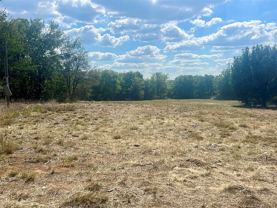1st image of 305 S Skyline Ct