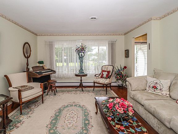 5th image of 3 Walesa Ct