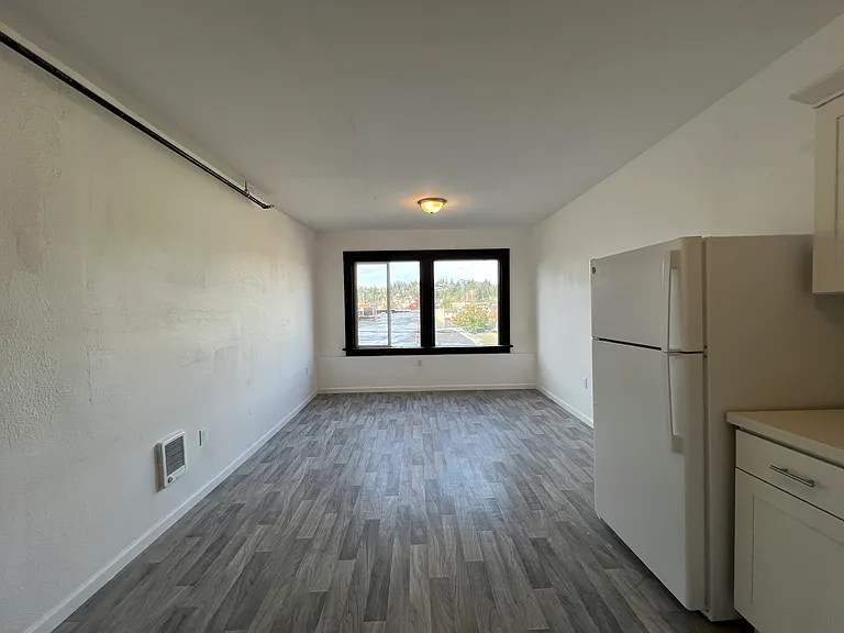 212 E Wishkah St #308 — Photo 3