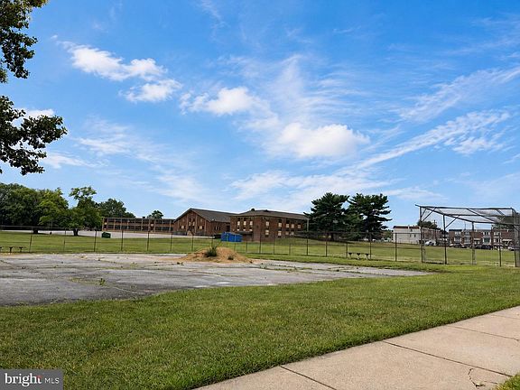 3rd image of 3201 Chesterfield Rd