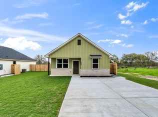 217 W Martin Luther King Dr, Caldwell, TX 77836