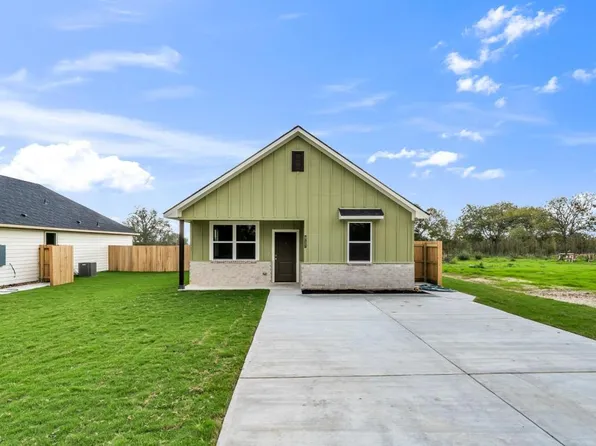 217 W Martin Luther King Dr, Caldwell, TX 77836