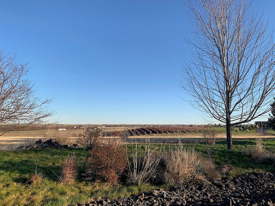 2nd image of 2479 Palisades Ln