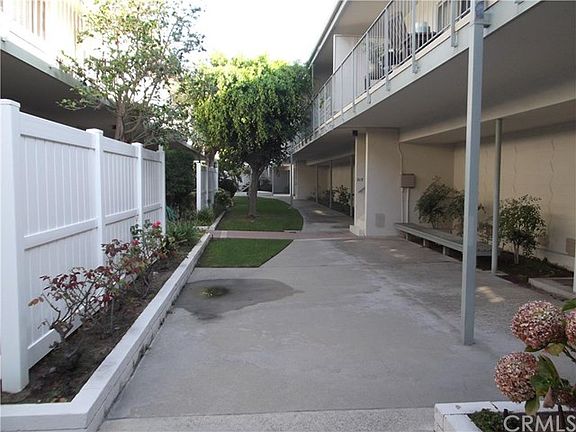 3rd image of 2940 W Carson St Unit 212