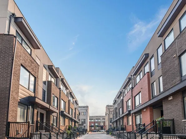 146 William Duncan Rd #8, Toronto, ON M3K 0C1