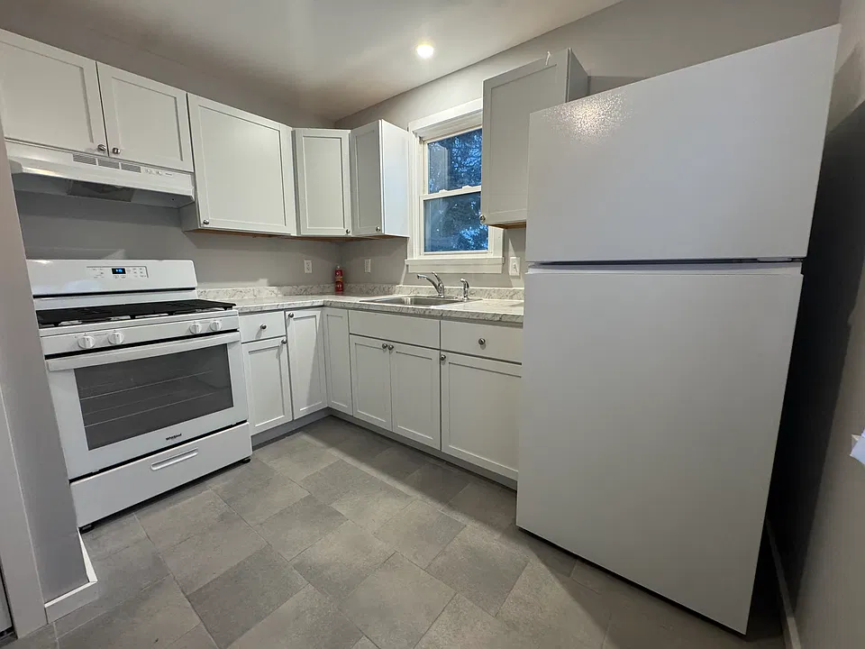 528 W 18th St