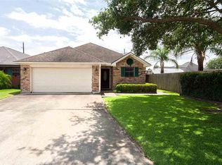 6800 Bexley St, Groves, TX 77619