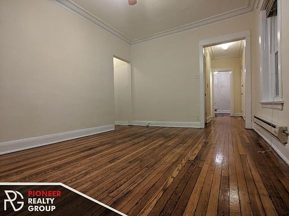 3rd image of 4423 N Wolcott Ave APT 1B