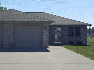 866 Thompson Ct, Seymour, IN 47274