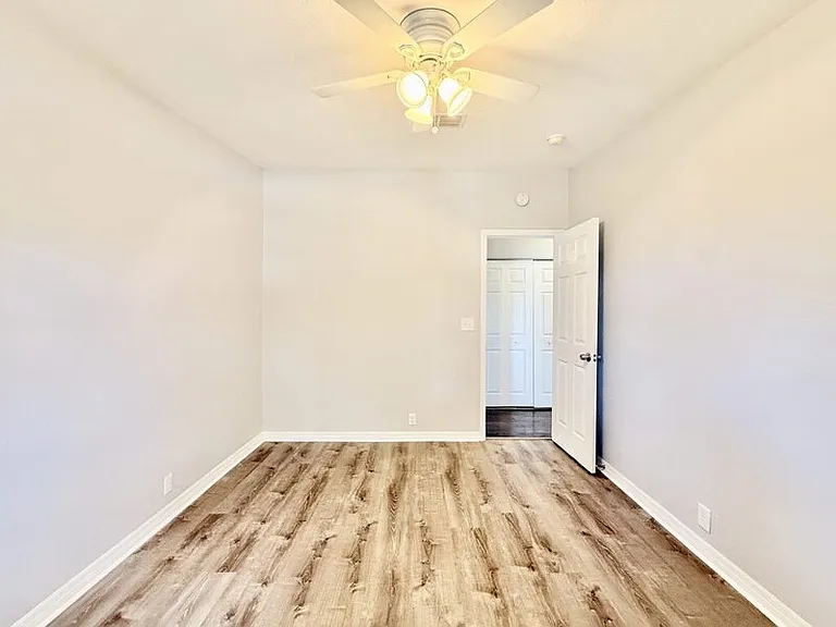 990 E Bay St — Photo 28