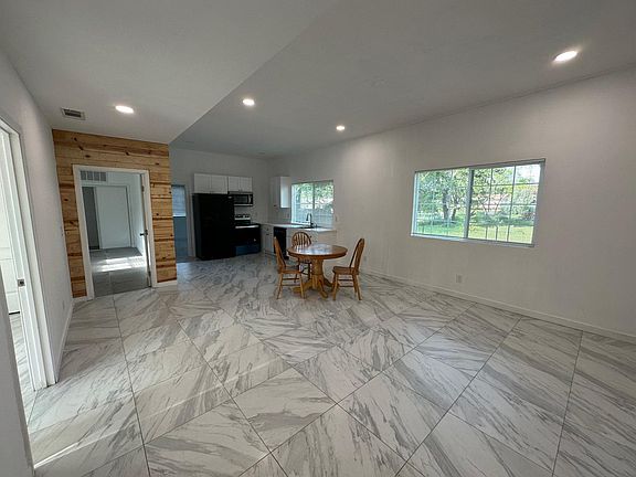 3rd image of 7916 Auburn Blvd #B