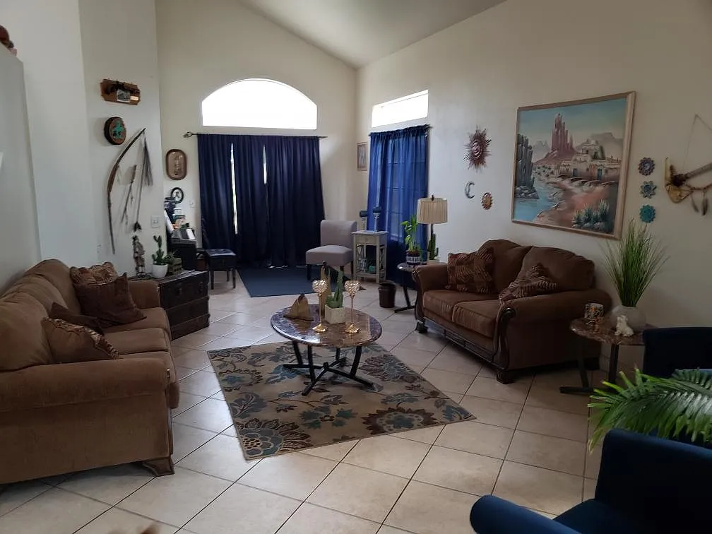 4 bed, 2500 sqft, $3,000 — Photo 4