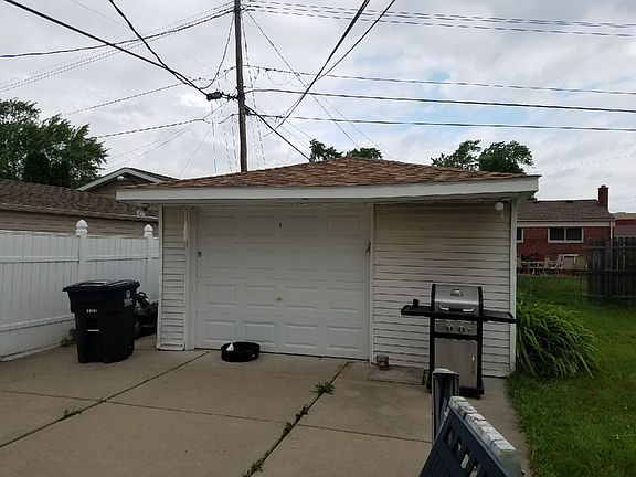 2nd image of 30832 Mackenzie Dr