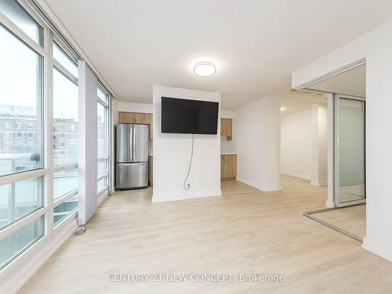 381 Front St W #501 — Photo 17