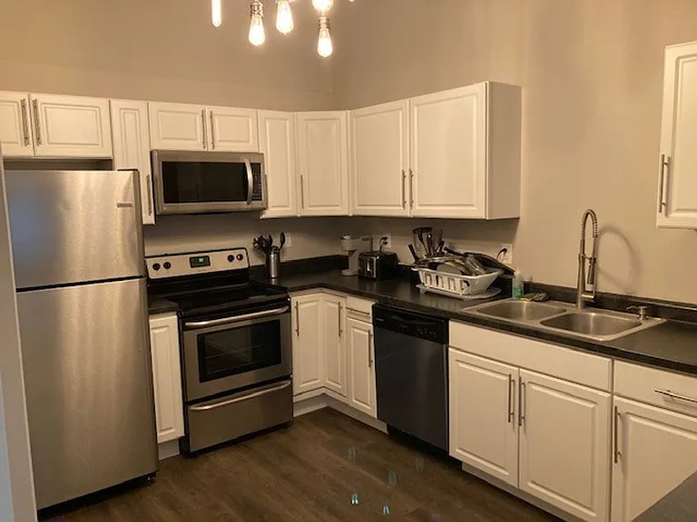 309 W Charles St — Photo 13