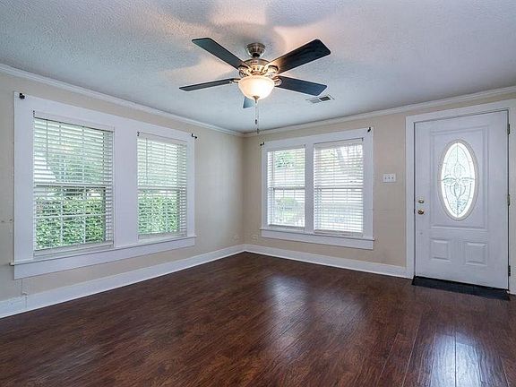 2nd image of 210 N Live Oak St