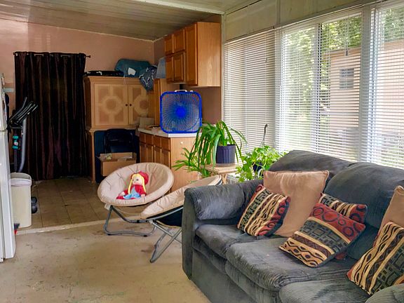 2nd image of 204 London Dr