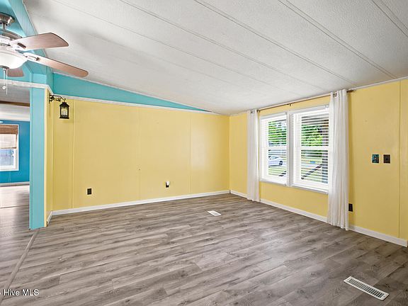 5th image of 303 Queens Road