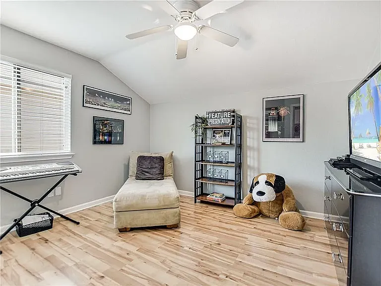 912 Moser River Dr — Photo 12