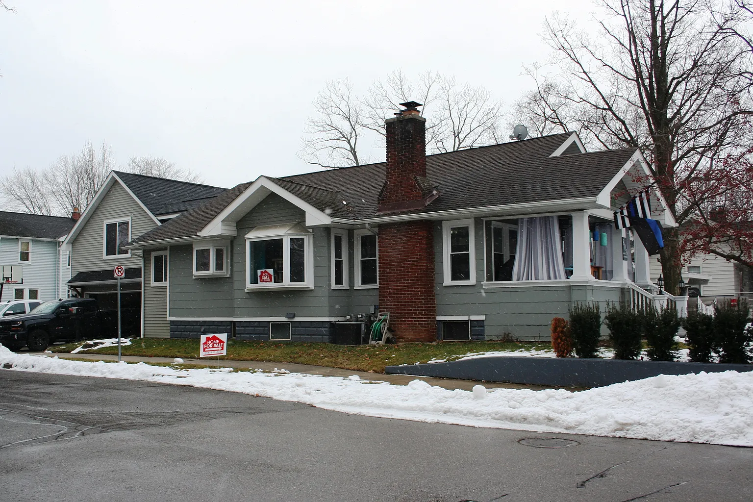 803 W University Dr photo 1
