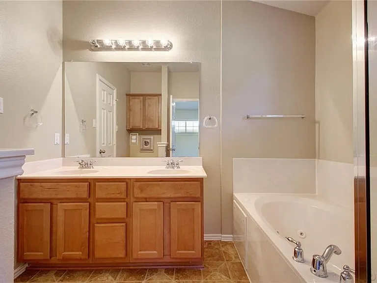 1310 W Parmer Ln #24B — Photo 16