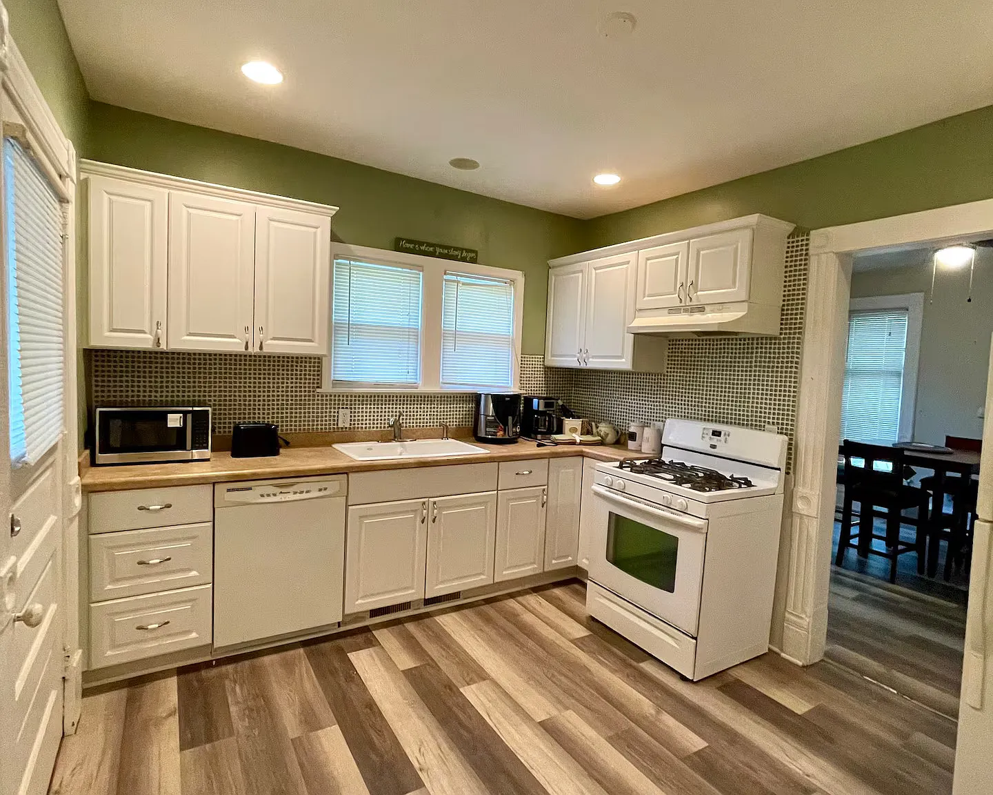 629 Crescent St NE — Photo 2