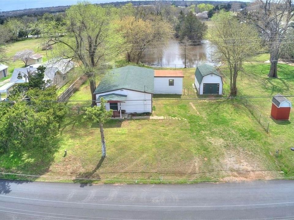 1st image of 920 W Rose Dr