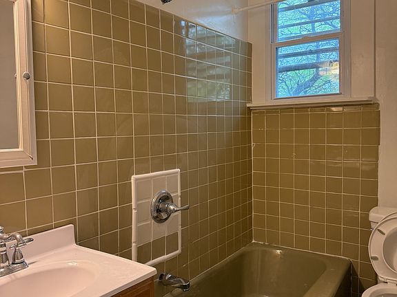 Bathroom w Tub
