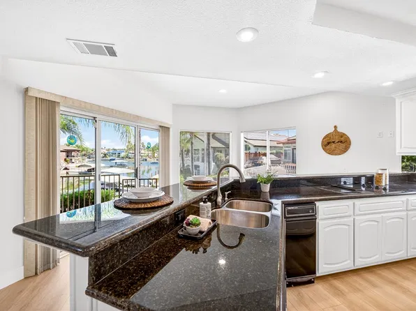 24140 Cruise Cir, Canyon Lake, CA 92587
