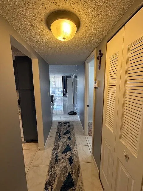 1 bed, 1.5 bath, 940 sqft, $1,600 — Photo 3