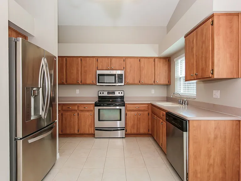 2047 Sarah Louise Dr — Photo 6