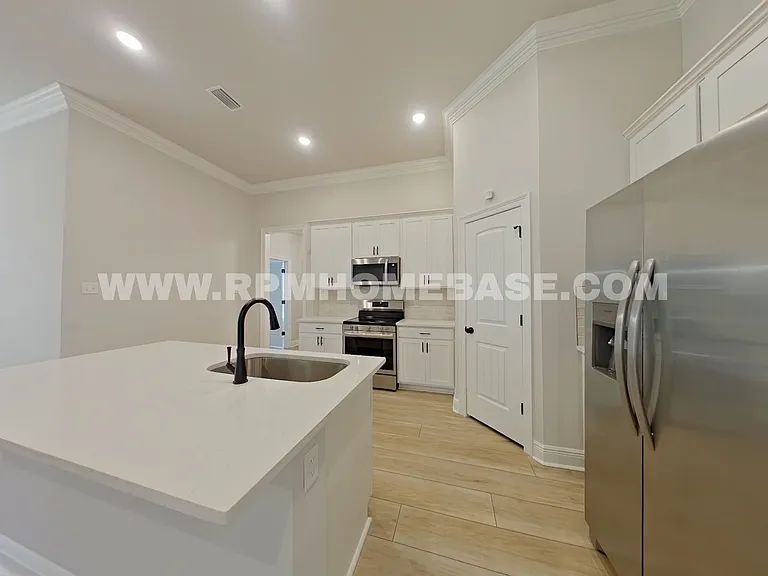2700 Louise Dr — Photo 5