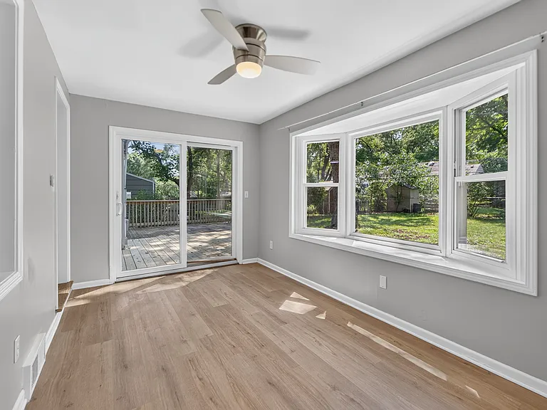 7318 Rosewood St — Photo 17