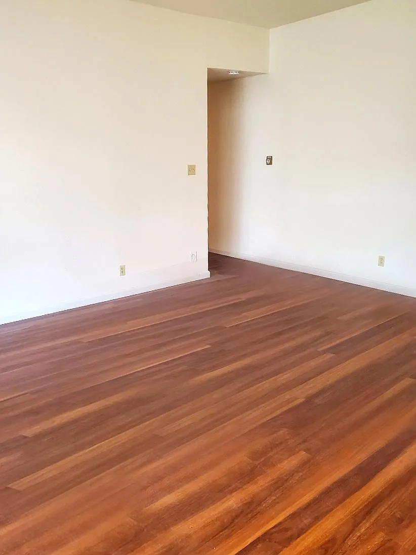 590 Baker St — Photo 3