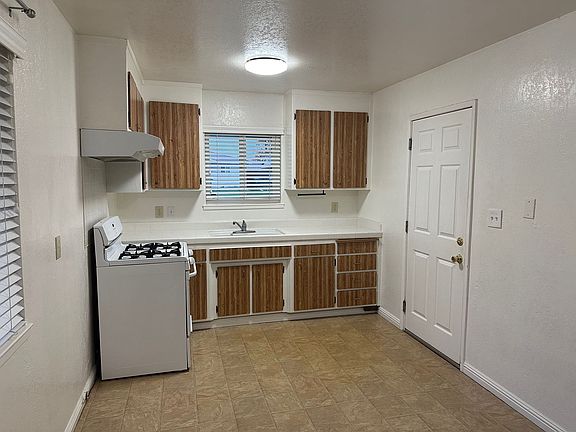 3rd image of 7643 Milldale Cir